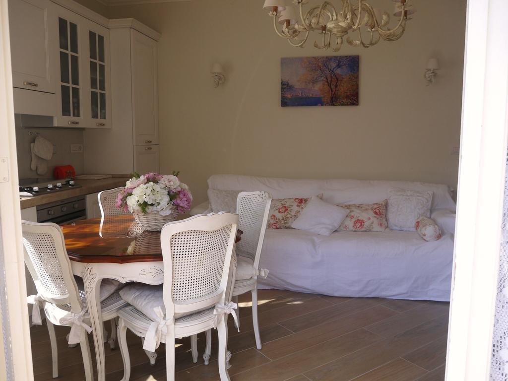 Casa Grandis Dimora Di Charme Nel Cuore Di Bordighera Lägenhet Rum bild
