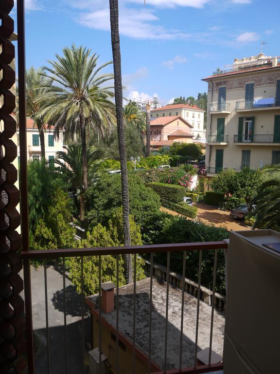 Casa Grandis Dimora Di Charme Nel Cuore Di Bordighera Lägenhet Rum bild