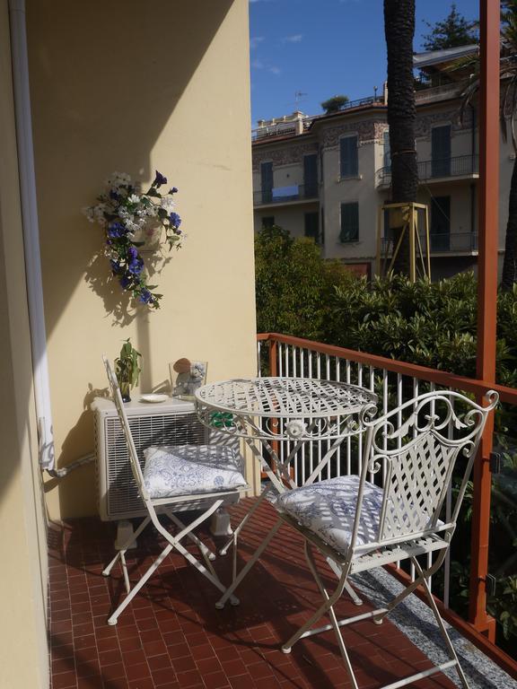 Casa Grandis Dimora Di Charme Nel Cuore Di Bordighera Lägenhet Rum bild