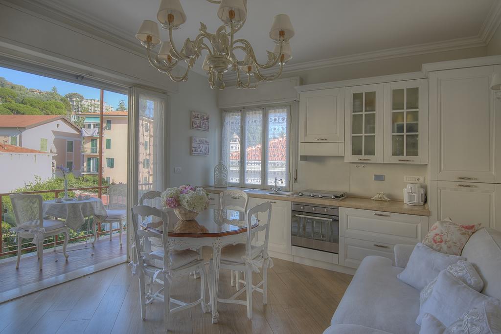 Casa Grandis Dimora Di Charme Nel Cuore Di Bordighera Lägenhet Exteriör bild